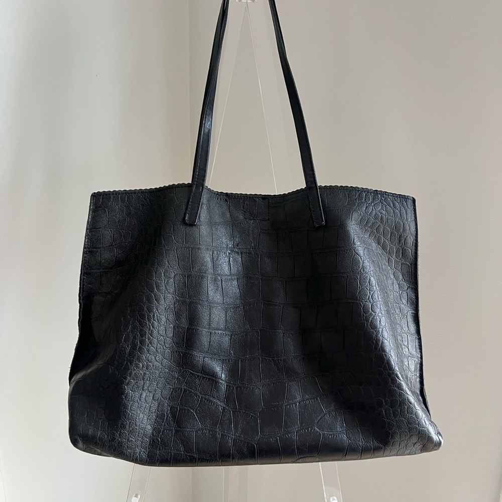 CLASSIC SHOPPER MATTE BLACK EMBOSSED CROC